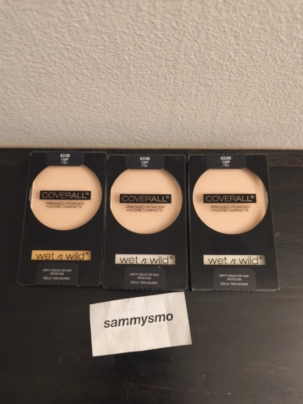 WET N WILD Coverall Pressed Powder 823B LIGHT Sealed x3 DISCONTINUED